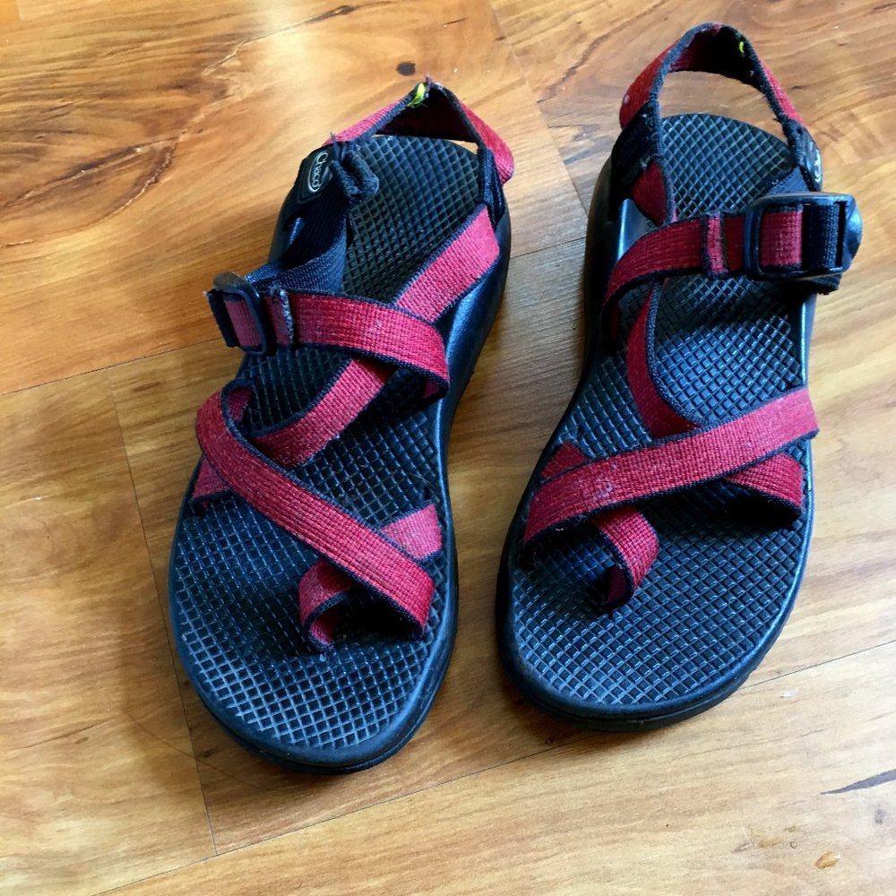 Women's Chaco Z2 red sandal 8